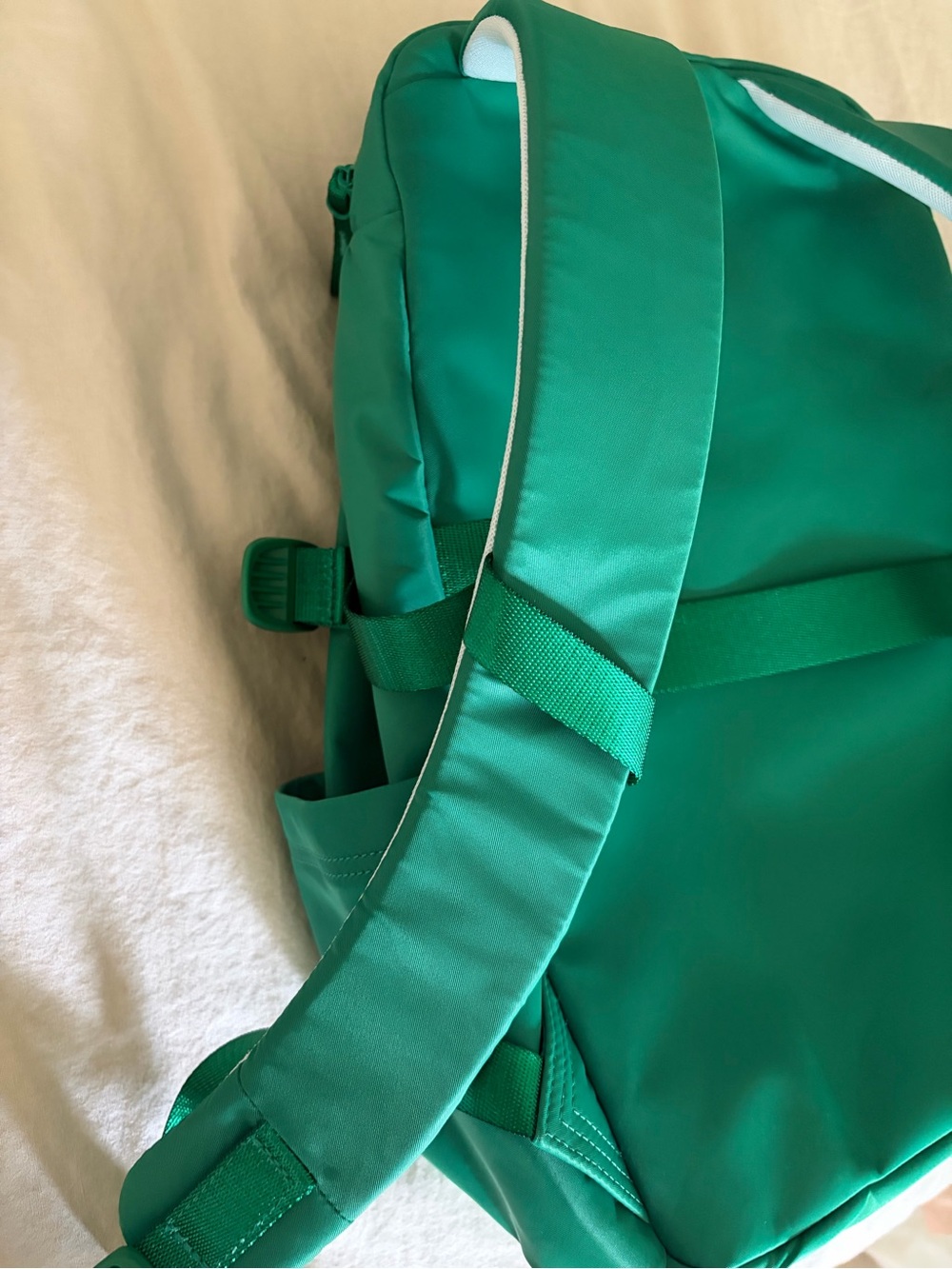 lululemon Crew Green Backpack 20L - Picture 6 of 11